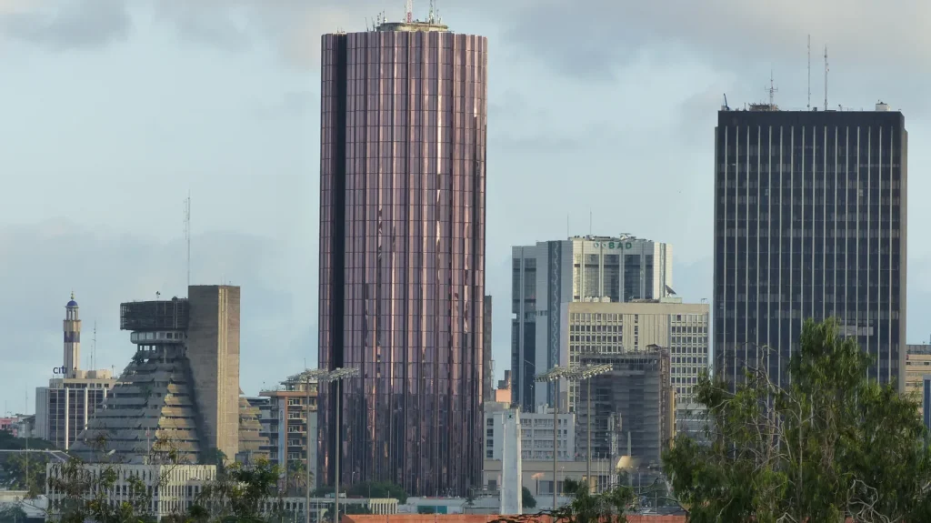 Immeubles du quartier du Plateau d'Abidjan, zone professionnelle — notaire
