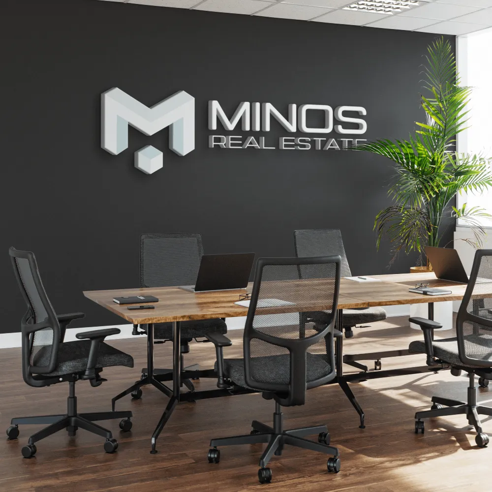 Enseigne murale pour agence immobilière à Singapour — Monark Solutions: agence marketing digitale